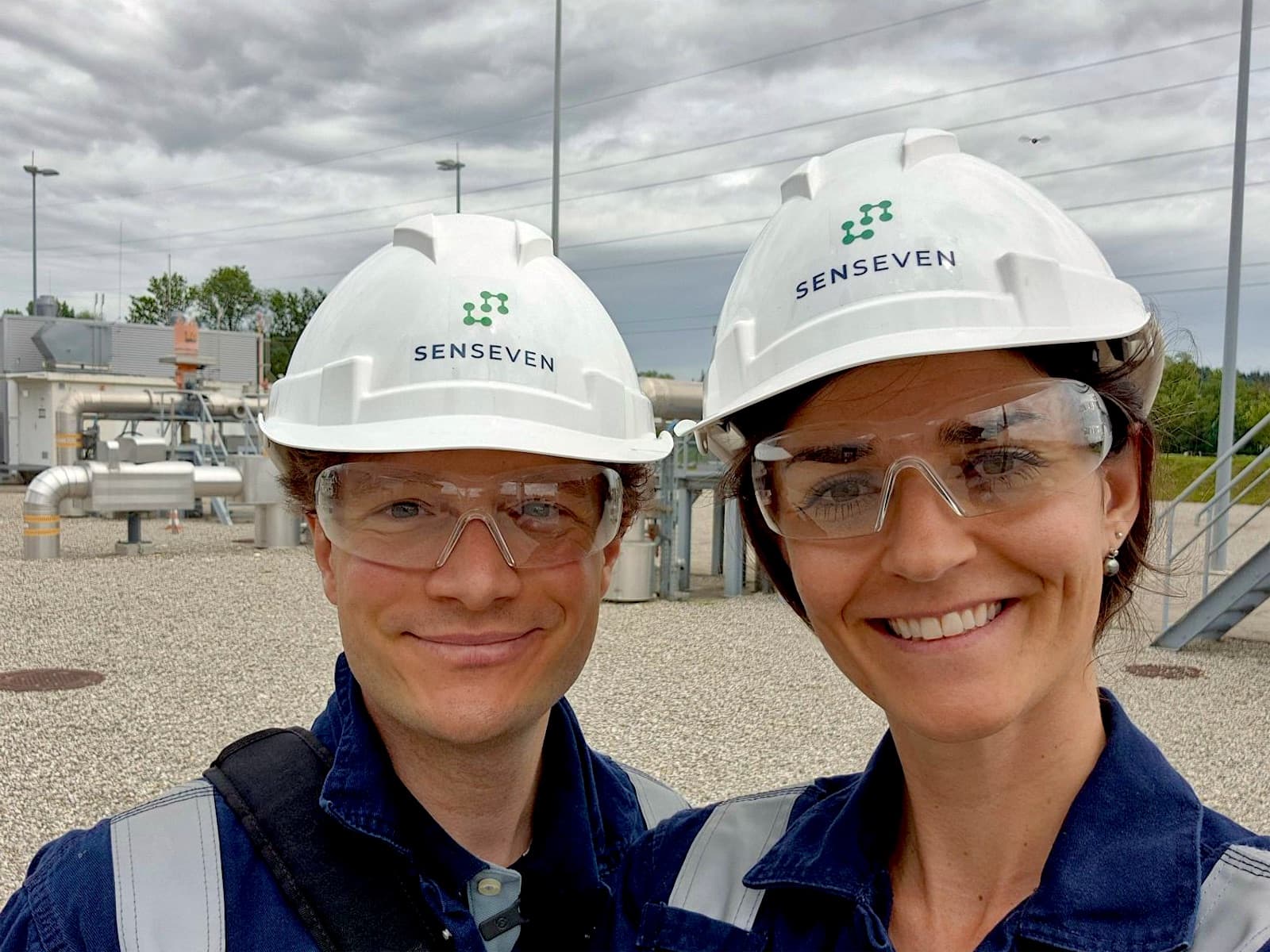 Michael Hettegger and Anna Grausgruber in hard hats and safety glasses at an industrial site